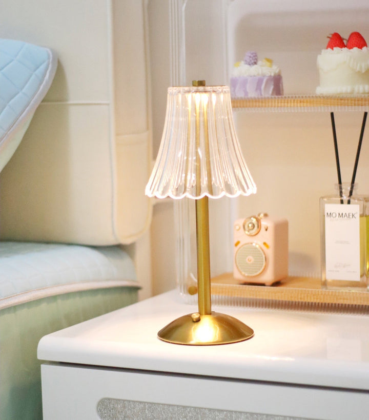 Skanto | RadiantGold – Elegant Bærbar Bordlampe
