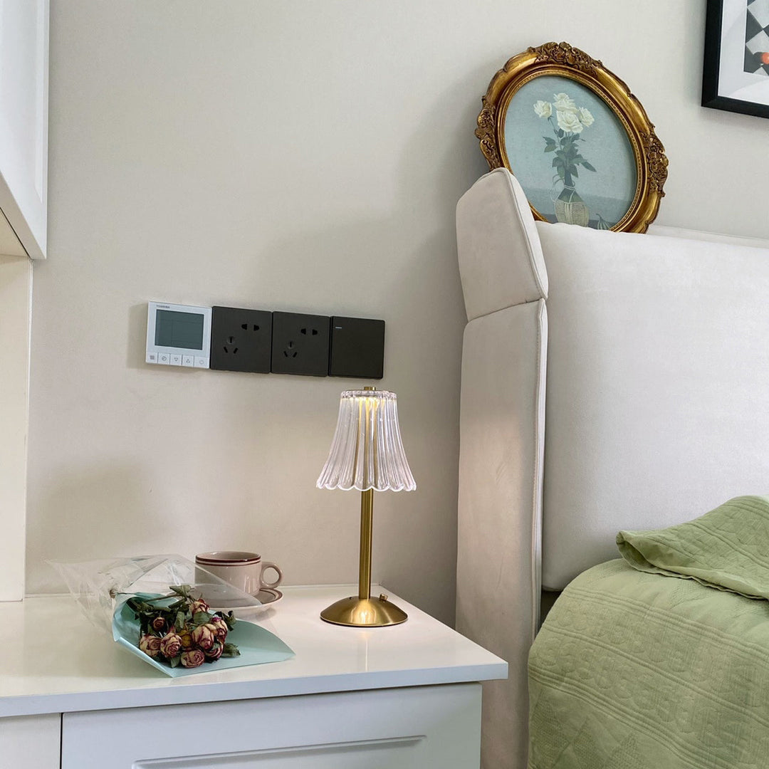 Skanto | RadiantGold – Elegant Bærbar Bordlampe