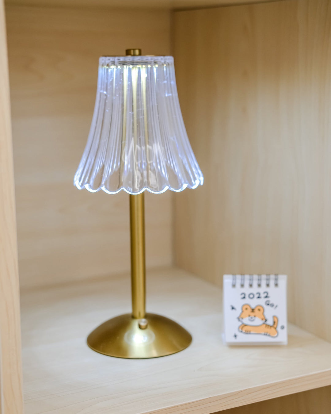 Skanto | RadiantGold – Elegant Bærbar Bordlampe