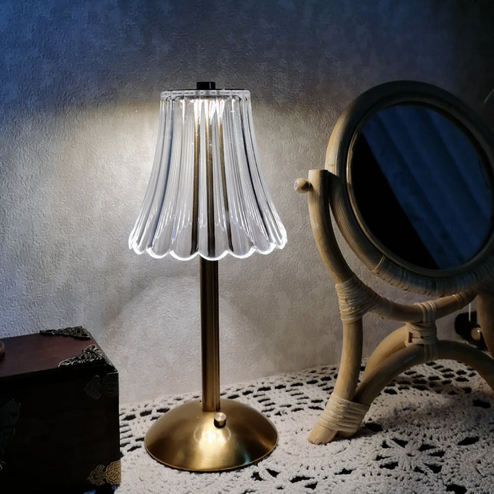 Skanto | RadiantGold – Elegant Bærbar Bordlampe