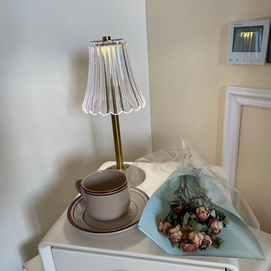 Skanto | RadiantGold – Elegant Bærbar Bordlampe