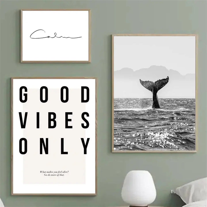 Gode vibber Bare svart hvit hval plakat Nordiske bilder av rolig veggkunst Fin kunst lerret utskrifter Galleri veggkunst utskrifter for moderne bolig | Skanto