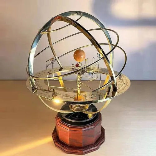KosmosMaster Grand Orrery – Håndlaget solsystemmodell med 28 måner og 9 planeter | Skanto