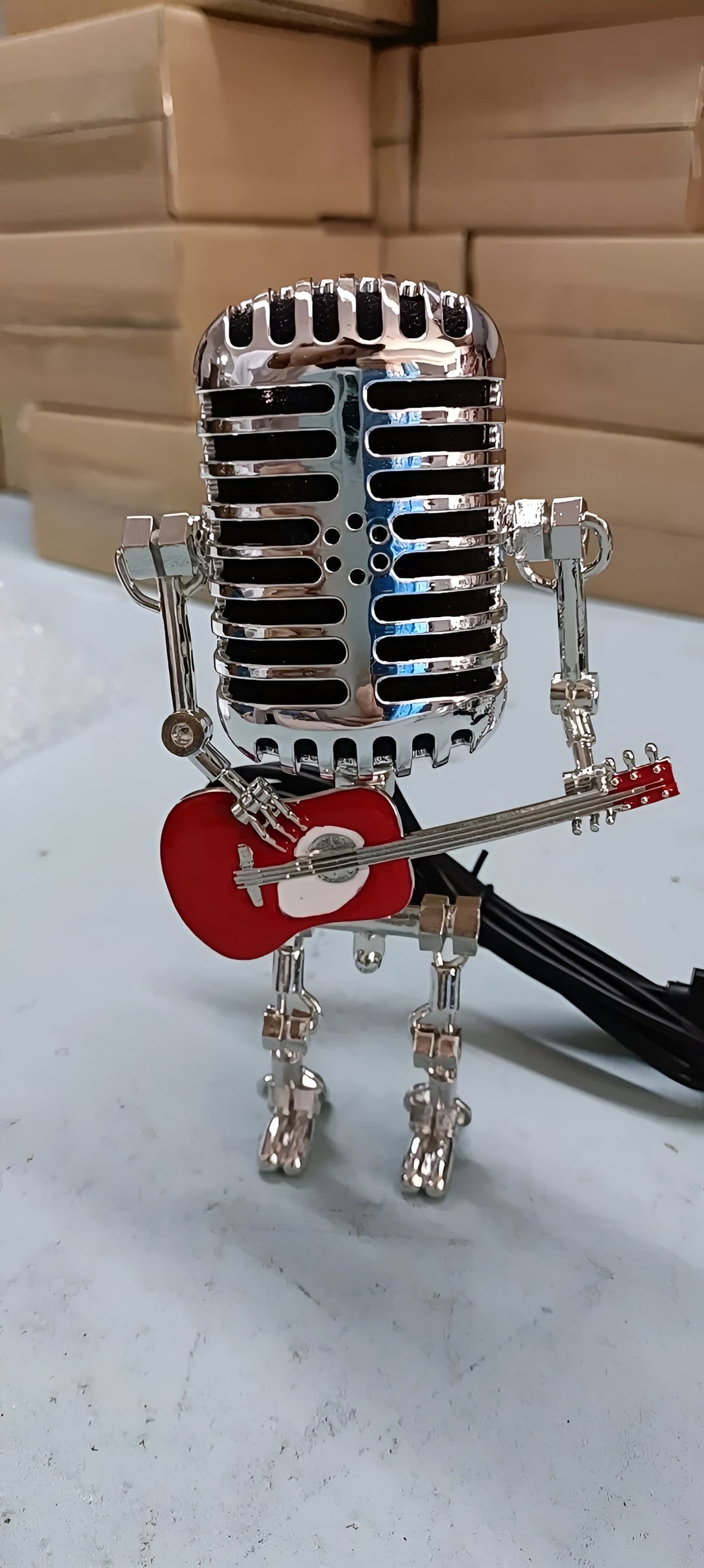 Robotlampe med gitar – LED-dekorasjon i vintagestil til skrivebordet