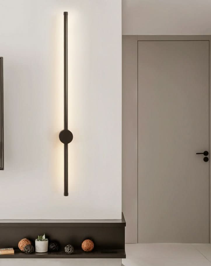 Skanto | Minimalistisk Vegglampe med Stikkontakt og LED Lys