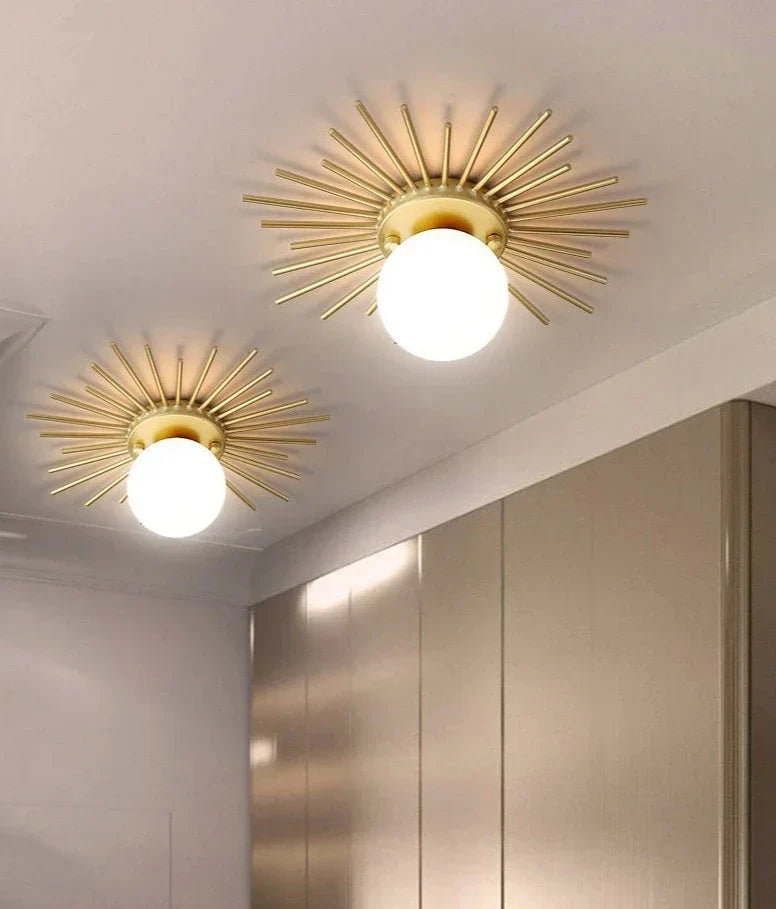 Skanto | HaloBeam – Elegant Glass og Jern Vegglampe for Klassisk Touch