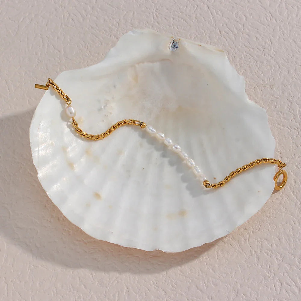 Skanto | Classic Twist Pearl Circle Lock Bracelet