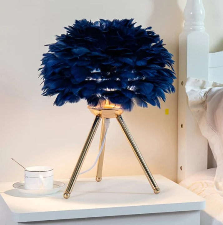 Skanto | Bordlampe - FeatherLux - Dimbar Lys - Elegant Fjærdesign
