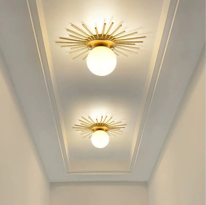 Skanto | HaloBeam – Elegant Glass og Jern Vegglampe for Klassisk Touch