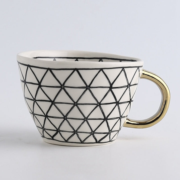 Kopp med abstrakt geometrisk monster og måkehank
