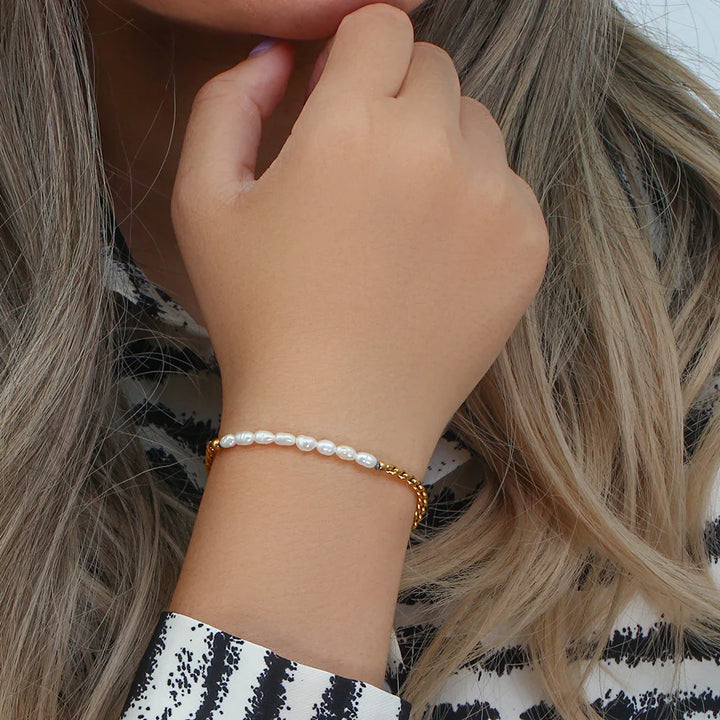 Skanto | Classic Twist Pearl Circle Lock Bracelet