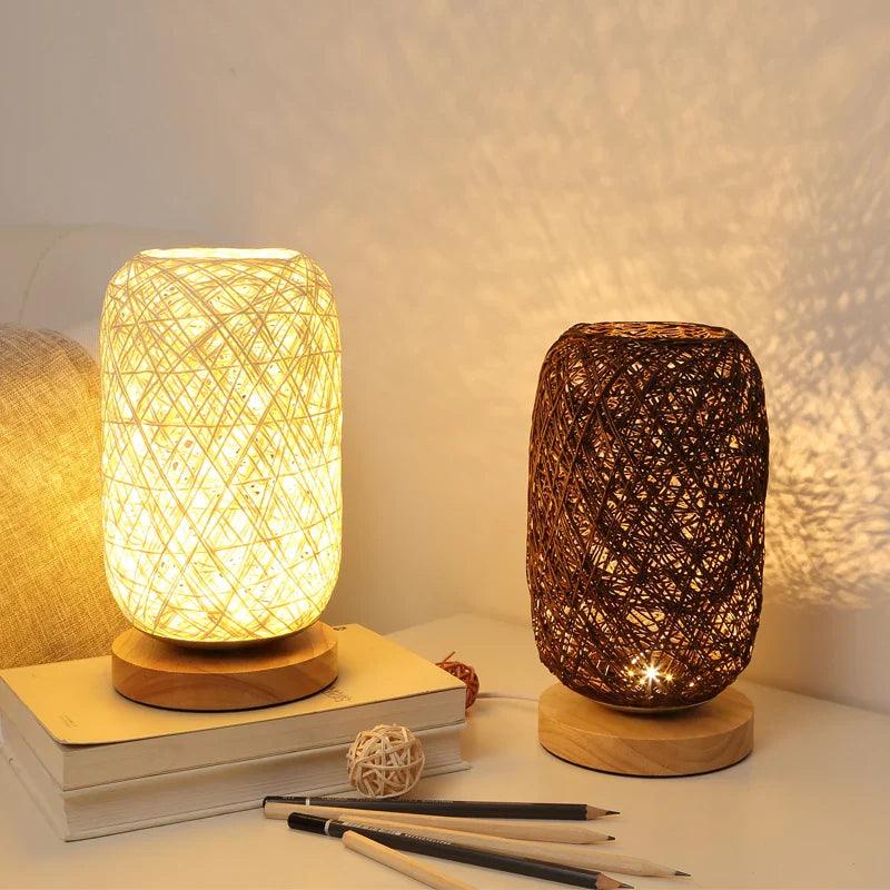 Skanto | WoodLuxe - Rattan-inspirert bordlampe