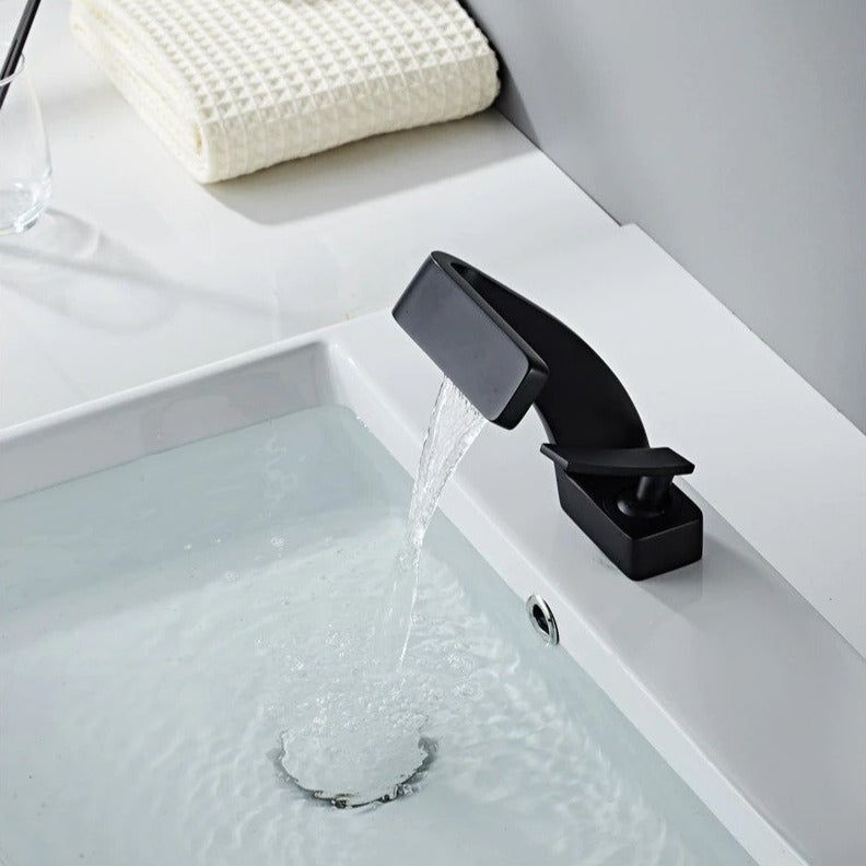 Skanto | Modern design curved faucet