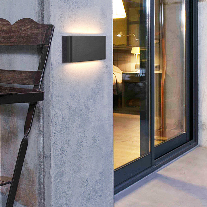 Skanto | GuardGlow – Vanntett Vegglampe med Værbestandig Design