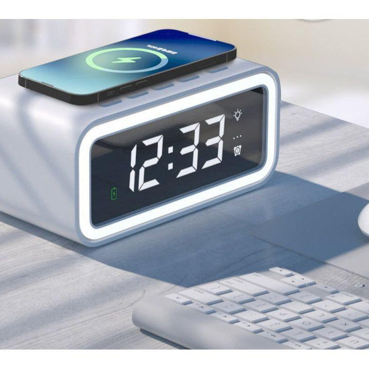 Skanto | MultiTime 2-i-1 Digital Vekkerklokke med Trådløs Qi Lading – LED Display & Snooze Funksjon