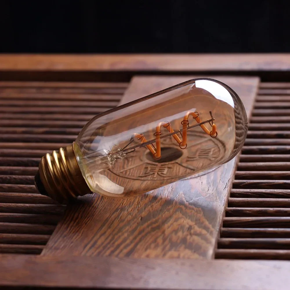 Skanto | Dimbar Vintage LED Lyspære (3W, E27 Undersøkelse) - Gull Spiral Filament for Kroner & Dekorativ Belysning
