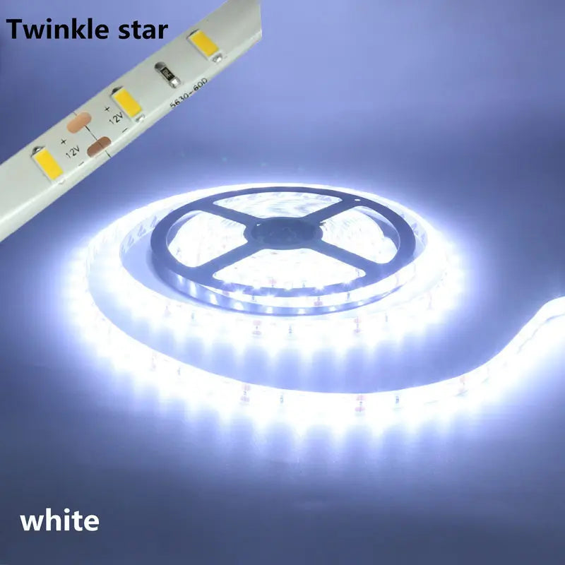 Skanto | Vanntett 5M LED-stripe lys i varm og kald hvit