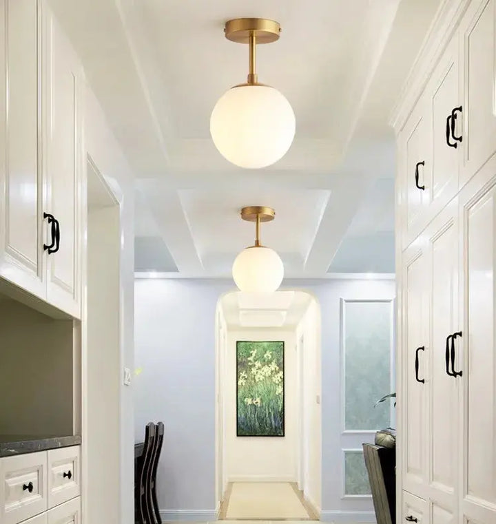 Skanto | Elegant ball taklampe med LED-pære for ditt stilige rom