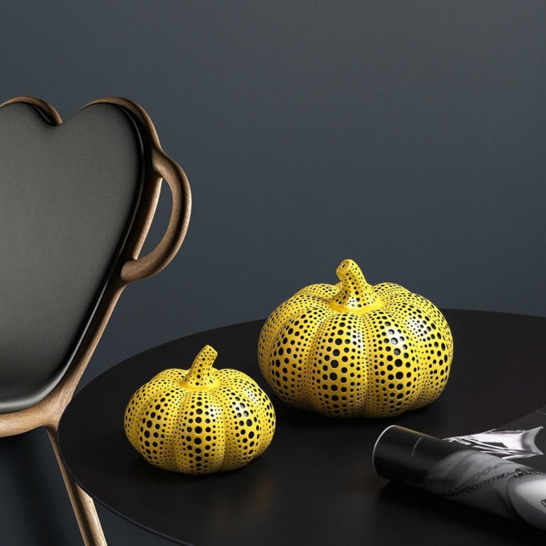Skanto | Kusama Yayoi Stil Gresskar Skulpturer