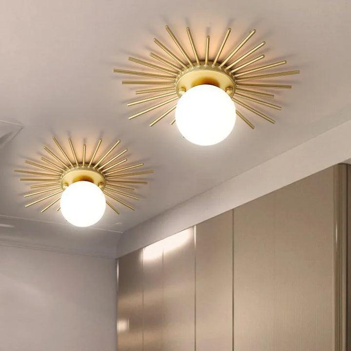 Skanto | HaloBeam – Elegant Glass og Jern Vegglampe for Klassisk Touch