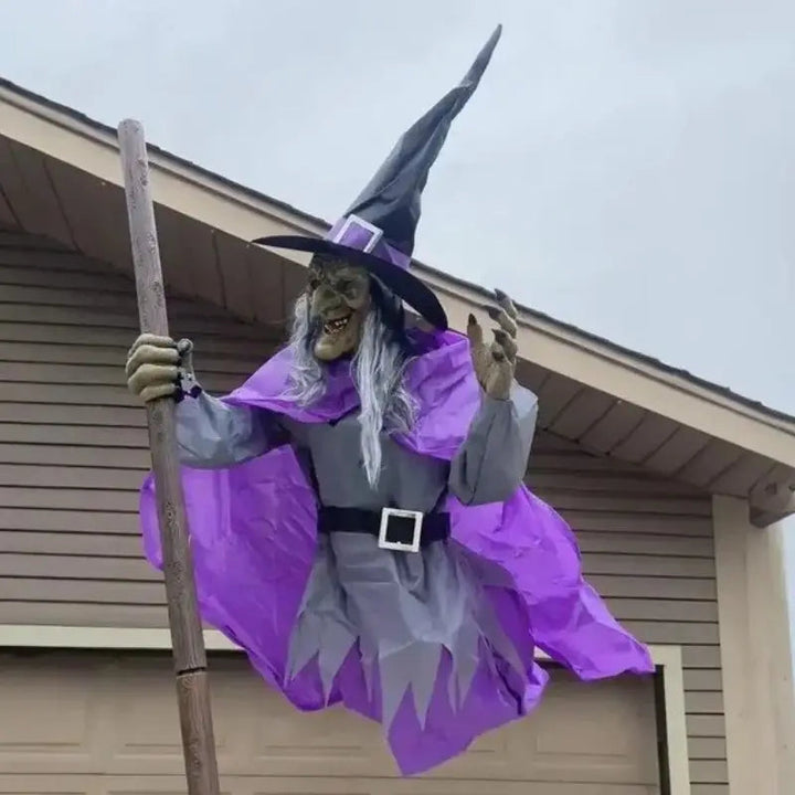 Skanto | SpookFlight Flygende Heks – Bevegelig Halloween Dekorasjon med Lys & Lyd