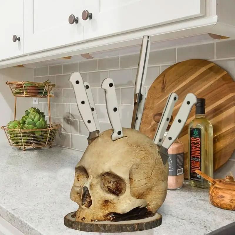Skanto | Håndlaget knivholder med hodeskalle design for opptil 7 kniver