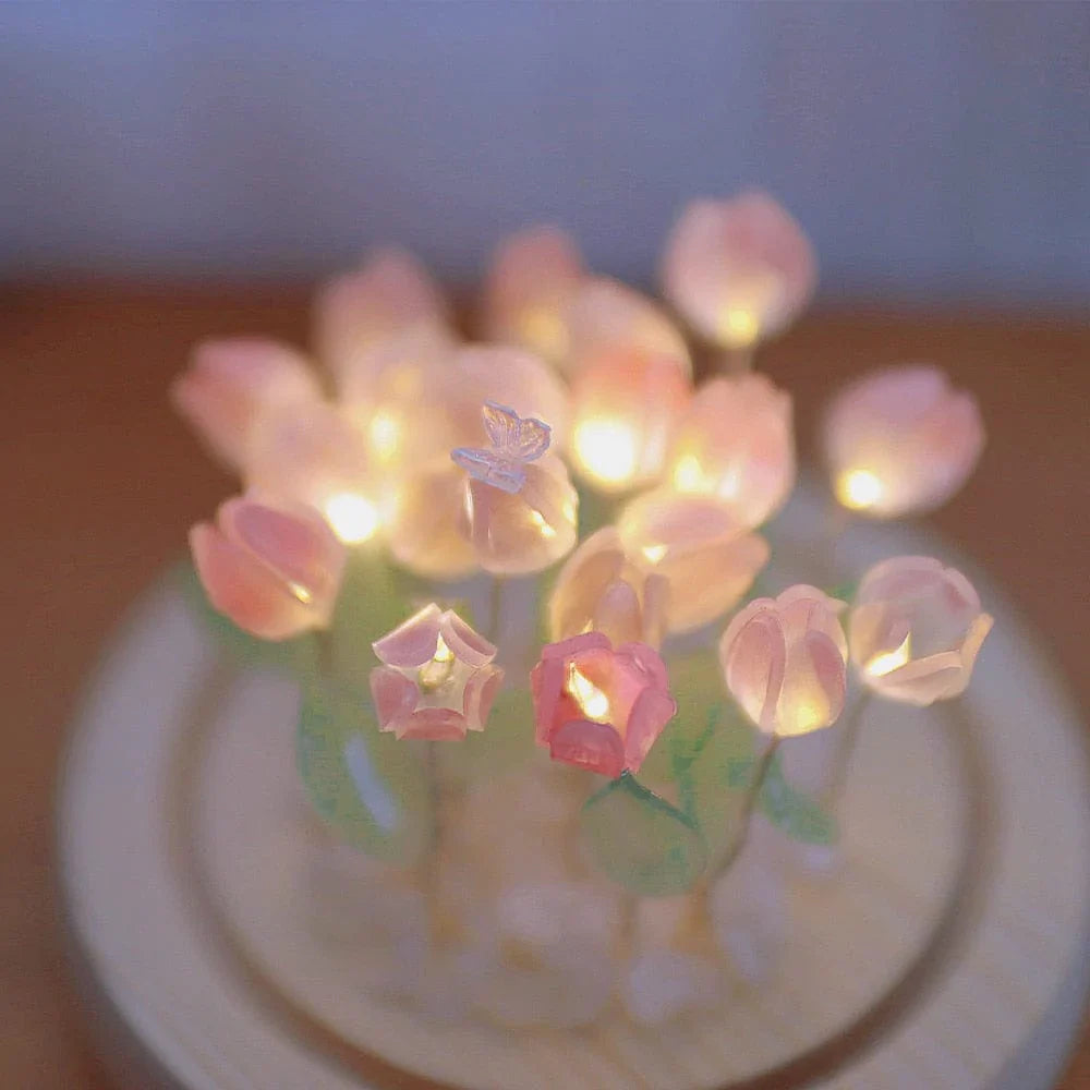 Håndlaget Tulip Nattbord Lampe Skanto