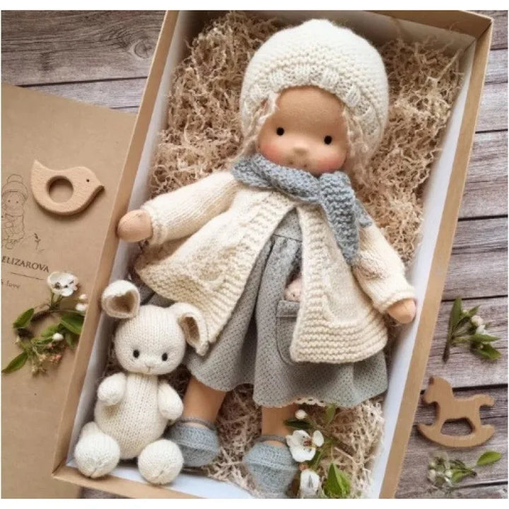 Skanto | Kanskukt dukke i Waldorf-stil med Kawaii-detaljer og tekstilpakking