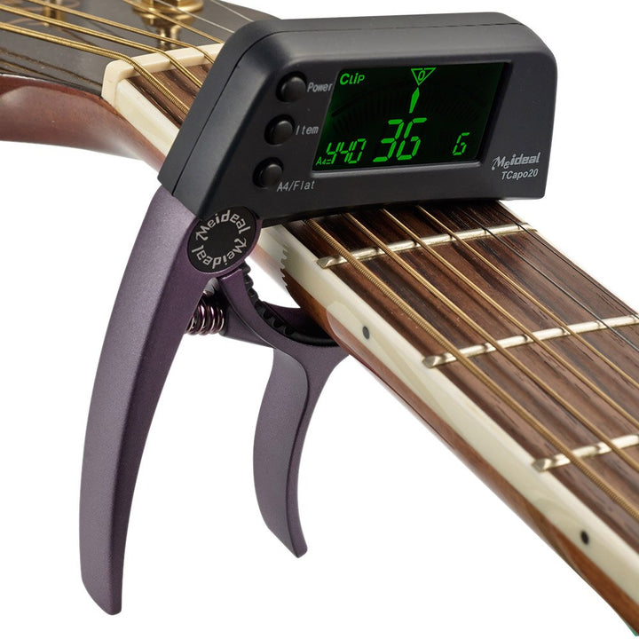 Capo & Tuner "TuneGrip" – 2-i-1 gitar tilbehør med LCD-skjerm | Skanto