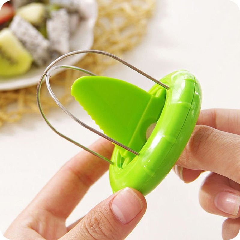 Skanto | Mini Kiwi Cutter Tool