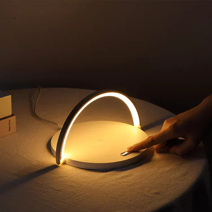 3-i-1 trådløserlader, telefonholder og LED-lampe Skanto