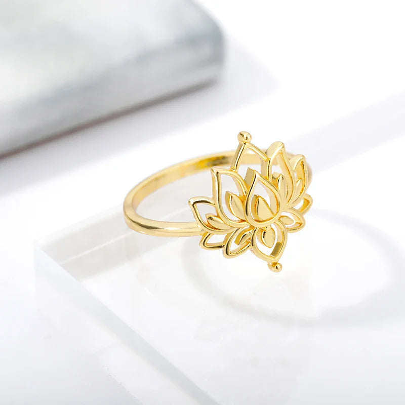 Skanto | Delikat Lotus Blomst Kontur Ring