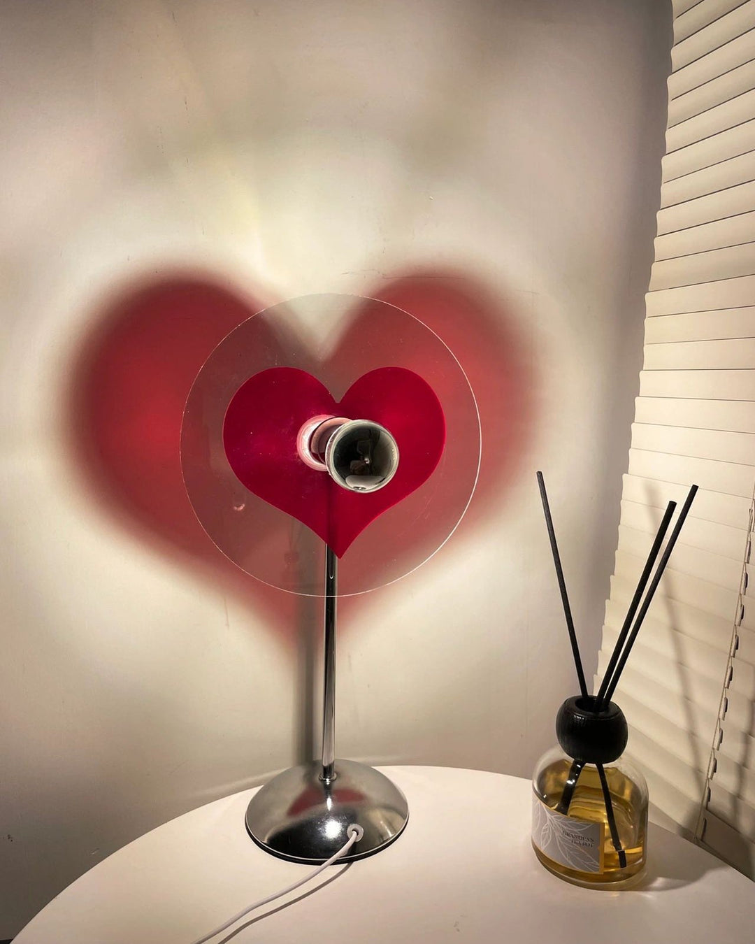 Skanto | LoveGlow – Elegant Bordlampe med Oppladbar LED