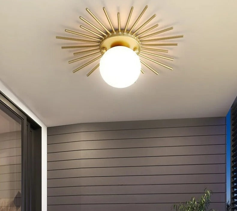 Skanto | HaloBeam – Elegant Glass og Jern Vegglampe for Klassisk Touch