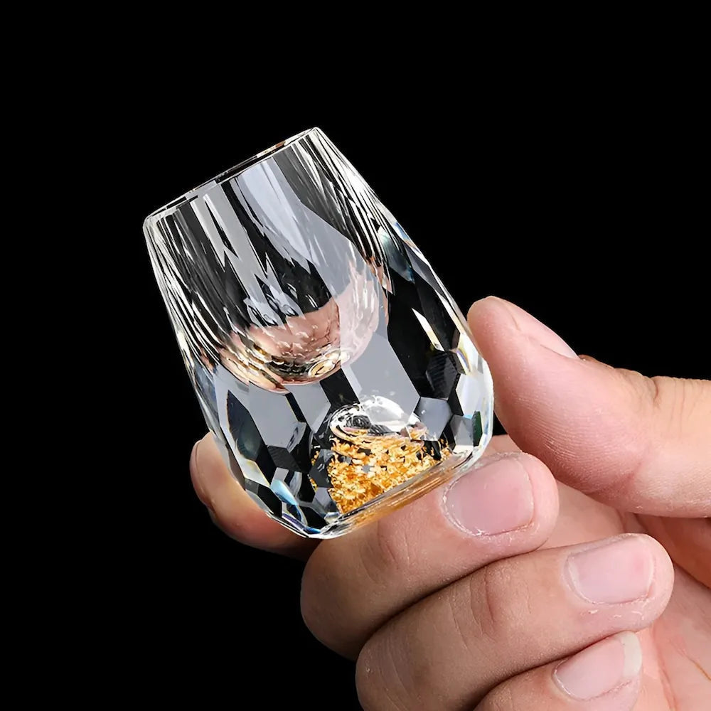 Luksus krystallglass med gullflak – Håndlaget – Sett med 2 – For whisky og premium drikker | Skanto