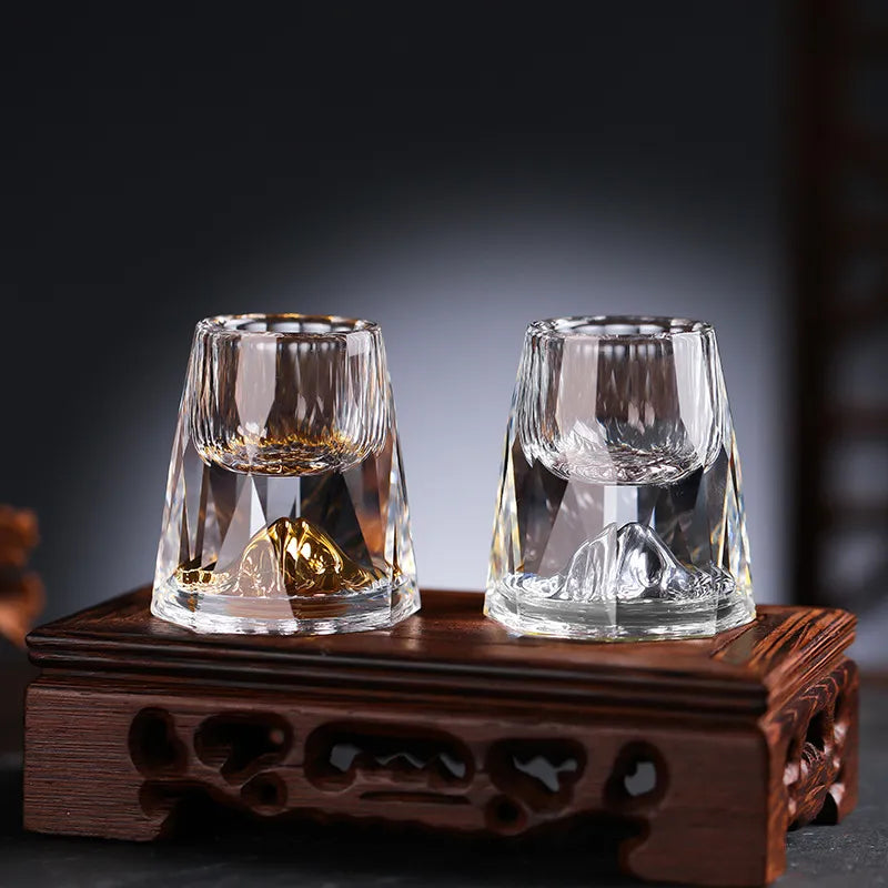 Luksus krystallglass med gullflak – Håndlaget – Sett med 2 – For whisky og premium drikker | Skanto