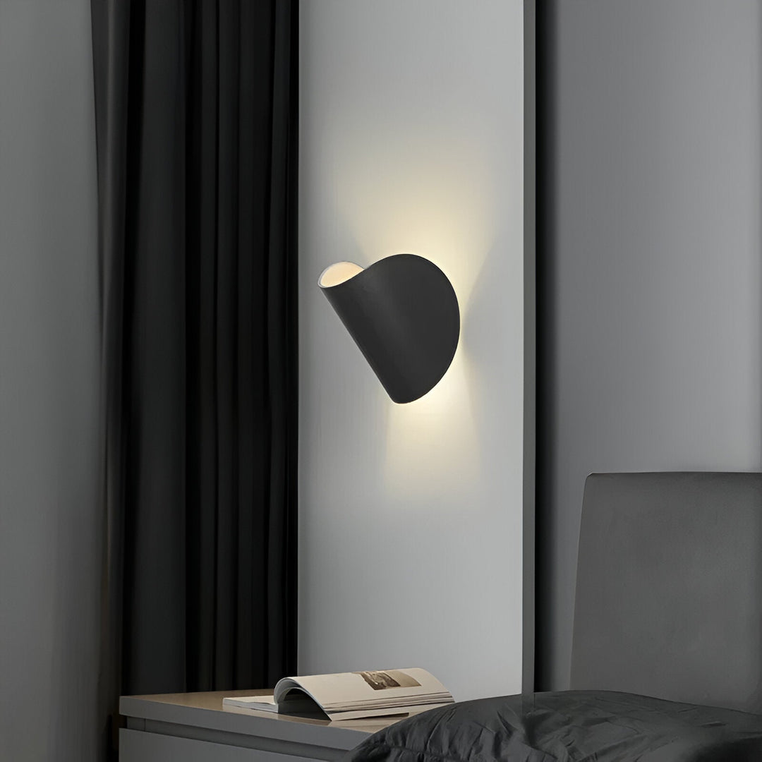 Skanto | Twist Vegglampe - Rotérbar Metall Vegglampe - Kurve Veggsconce