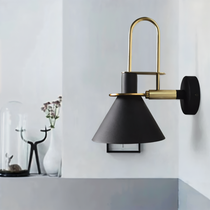 Skanto | Postmoderne LED Vegglampe med Trompetformet Design