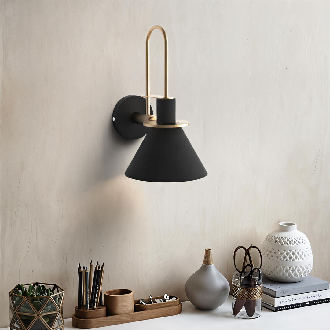 Skanto | Postmoderne LED Vegglampe med Trompetformet Design
