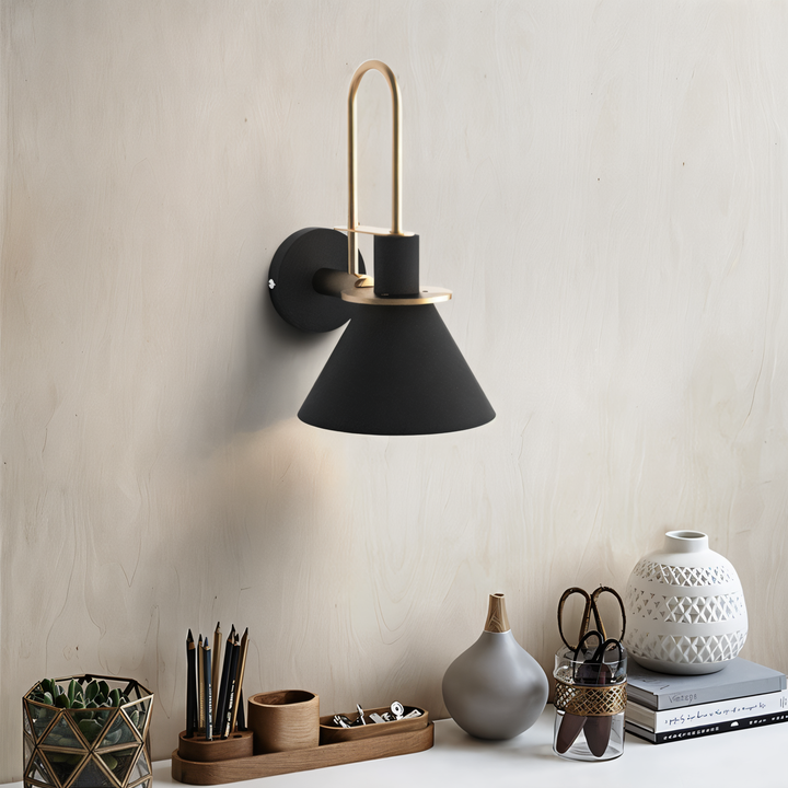 Skanto | Postmoderne LED Vegglampe med Trompetformet Design