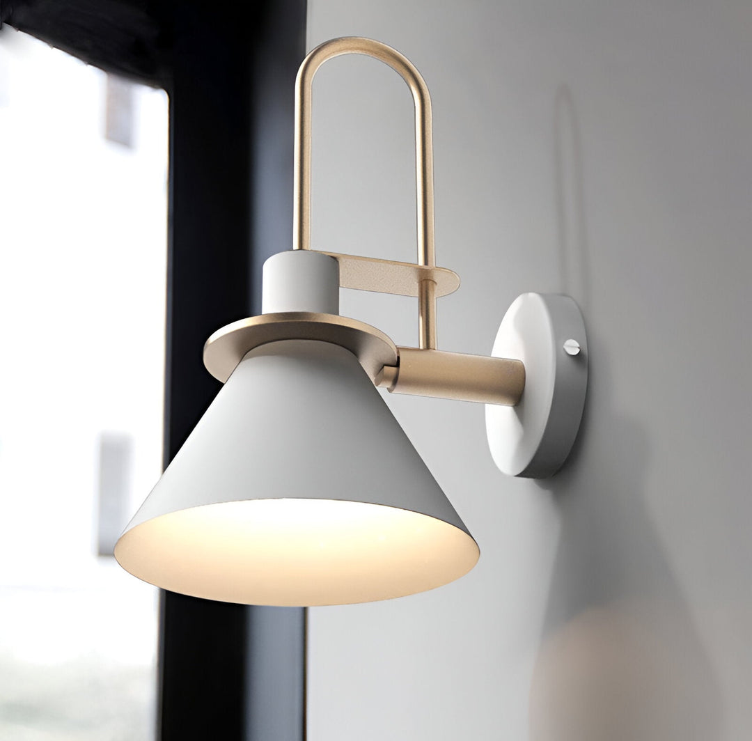 Skanto | Postmoderne LED Vegglampe med Trompetformet Design