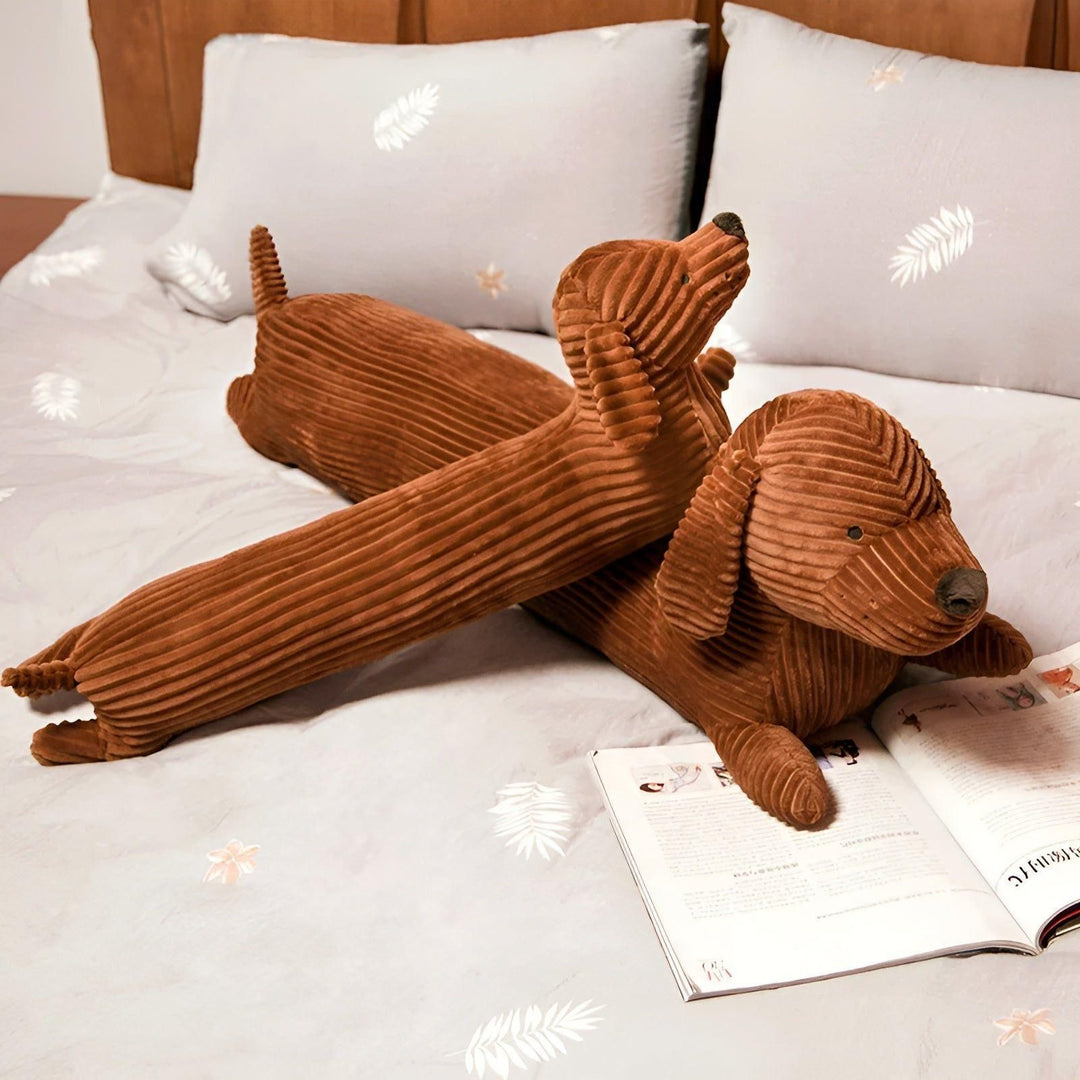 SnuggleHound Pillow – Ergonomisk Dachshund Plysjpute