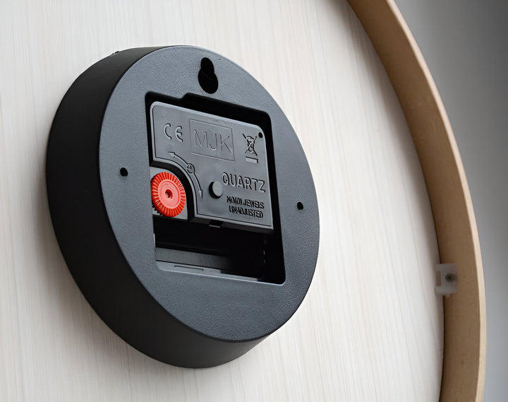 Skanto | Skandinavisk Treveggklokke Minimalistisk Design for Stue, Kontor og Kjøkken