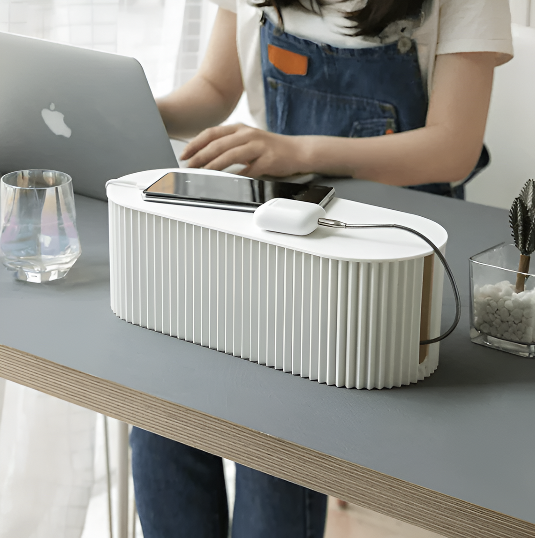 Skanto | Elegant Kabel Organizer Boks – Minimalistisk Kabeloppbevaring i Myke Makaronfarger
