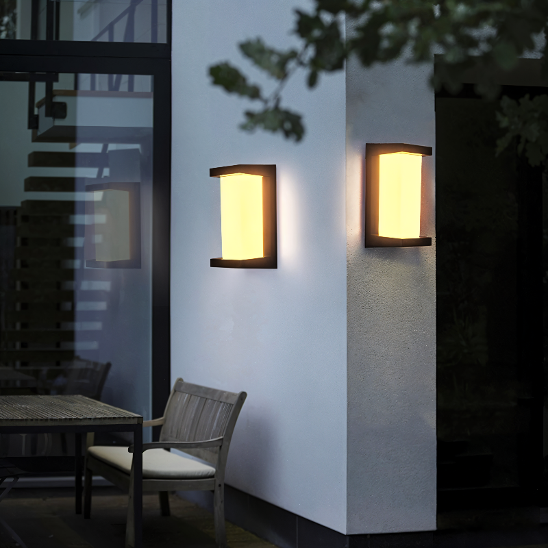 Vanntett utendørs LED-vegglampe med bevegelsessensor | Skanto