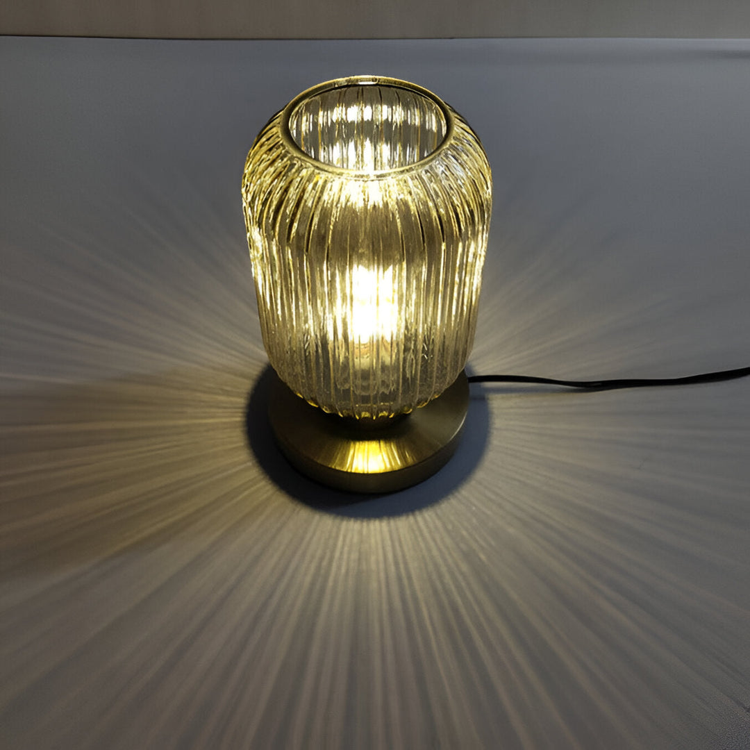 Skanto | Nordisk Bordlampe med Ribbebehandlet Glass