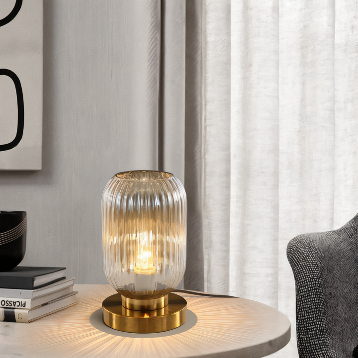 Skanto | Nordisk Bordlampe med Ribbebehandlet Glass