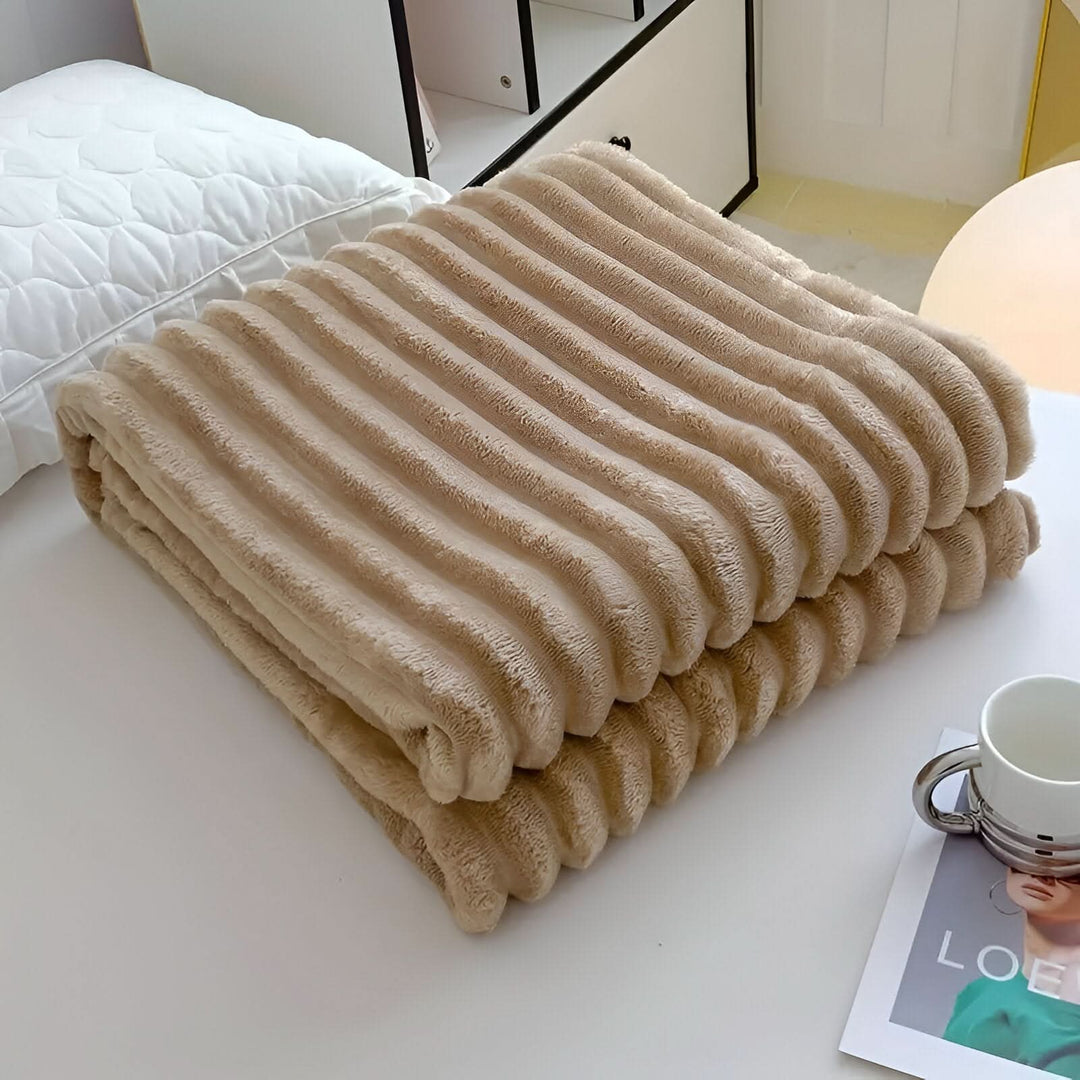 Skanto | STRIPEPLUSH – Myk stripete fleece teppe