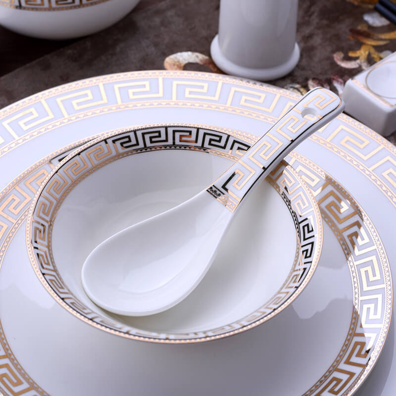 Skanto | Luxuriöses Keramik-Tafelservice | Elegantes Goldrand-Design | Weiß