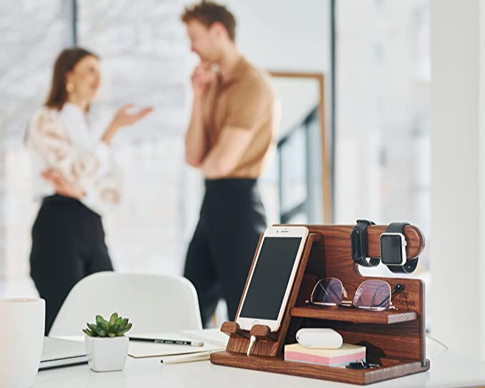 WoodDock – Stilig Tre Organizer for Enheter Skanto